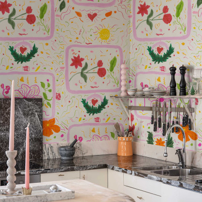 Tapet floral cu design vibrant, accente rozalii
