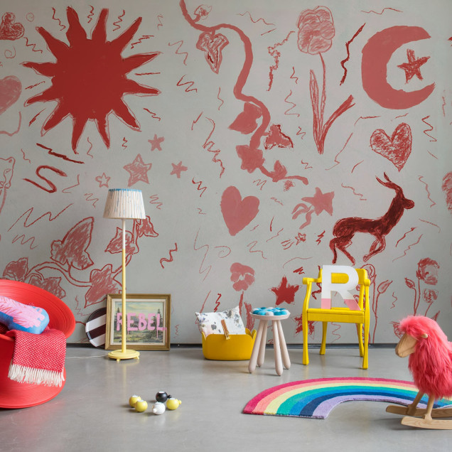 Tapet cu design abstract roșu într-o sufragerie