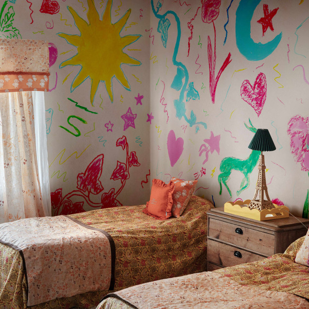 Tapet cu desene colorate în stil creion