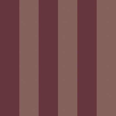 Tapet cu dungi verticale burgundy într-o cameră amenajată.