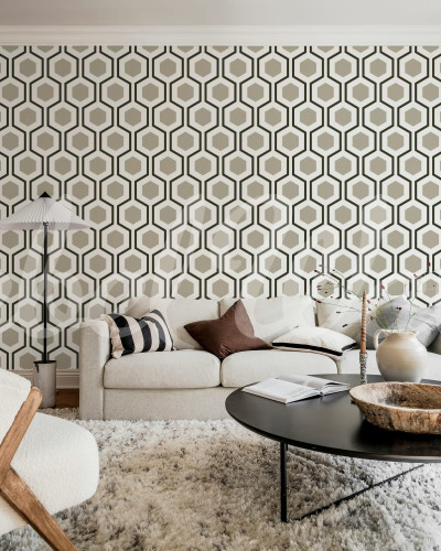 Tapet cu model geometric de hexagoane gri într-un living modern