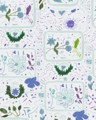 Tapet floral cu motive delicate lila și turcoaz într-o cameră decorată
