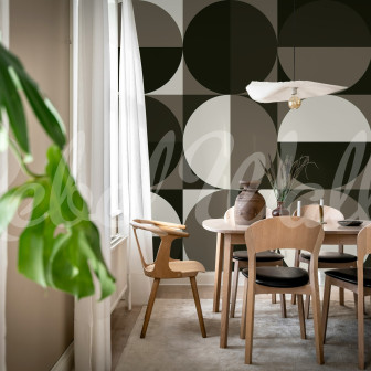 Tapet geometric maro cu model de cercuri într-o sufragerie modernă.