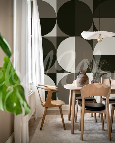 Tapet geometric maro cu model de cercuri într-o sufragerie modernă.