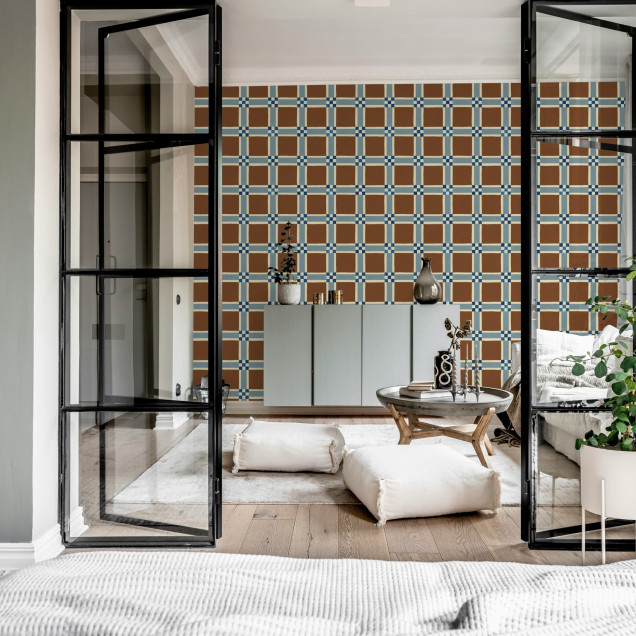 Tapet cu model geometric maro într-un interior elegant