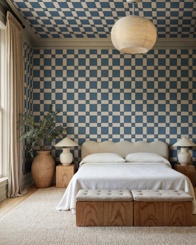 Tapet cu model geometric albastru deschis într-un dormitor modern