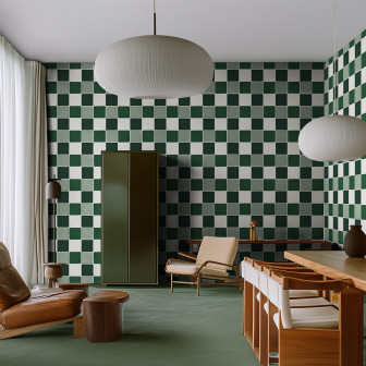 Tapet cu model de țiglă verde într-o cameră de zi modernă