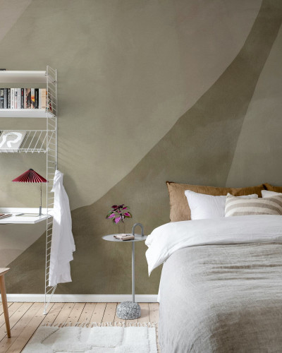 Dormitor decorat cu tapet bej cu forme dinamice