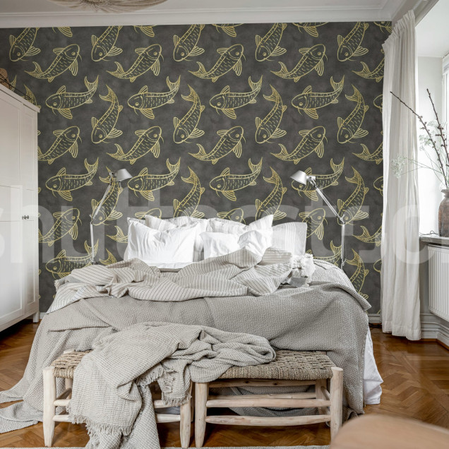 Tapet cu design iaz cu crapi koi pe fundal negru într-o sufragerie modernă