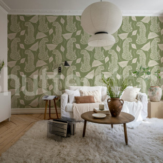 Tapet verde cu model de leopar într-un living modern