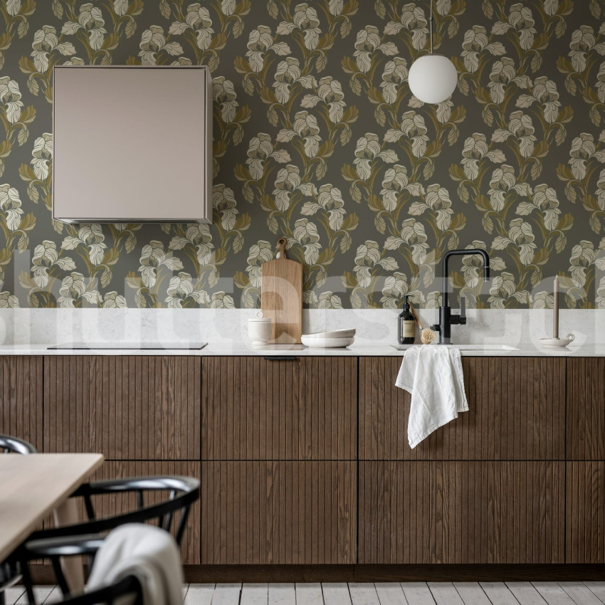Tapet floral verde cu detalii delicate într-o sufragerie elegantă