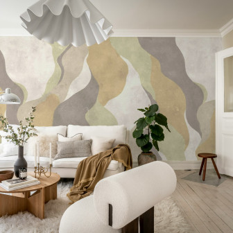 Tapet cu forme fluide în tonuri pastelate într-un living modern