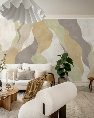 Tapet cu forme fluide în tonuri pastelate într-un living modern