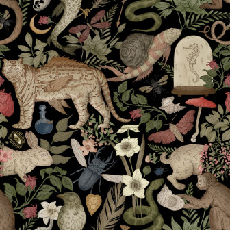 Tapet cu animale fantastice și detalii botanice într-o bucătărie modernă