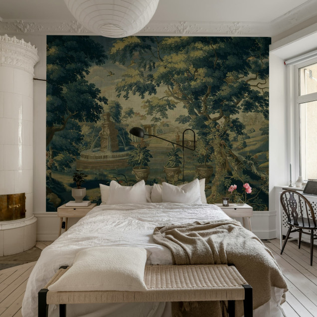 Tapet cu aspect de tapiserie antică într-un living elegant