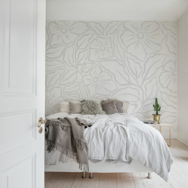 Fototapet floral cu design delicat pe fundal alb într-o bucătărie modernă