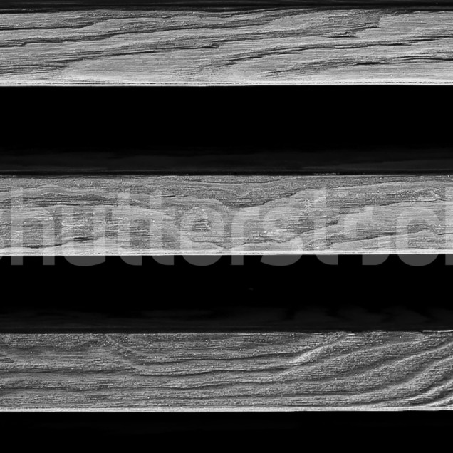 Living modern cu fototapet aspect lemn orizontal gri