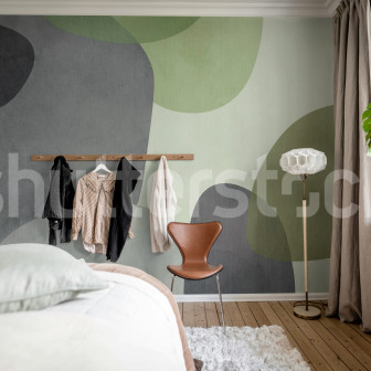 Tapet abstract cu motive florale stilizate în nuanțe de verde și gri, într-un dormitor modern