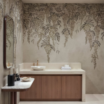 Fototapet floral cu glicină gri într-o baie elegantă