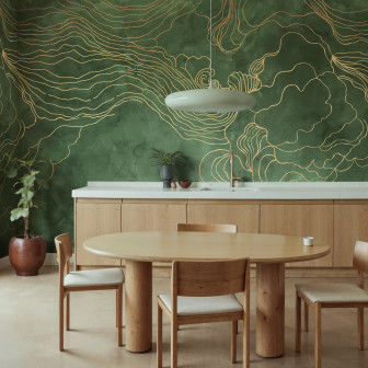 Tapet verde cu linii aurii într-o bucătărie modernă