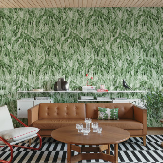 Tapet verde cu ramuri suspendate intr-o camera de zi amenajata