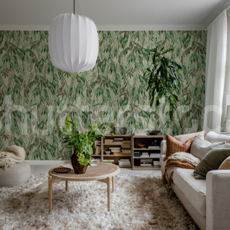 Tapet cu ramuri verzi intr-o camera de zi luminoasa