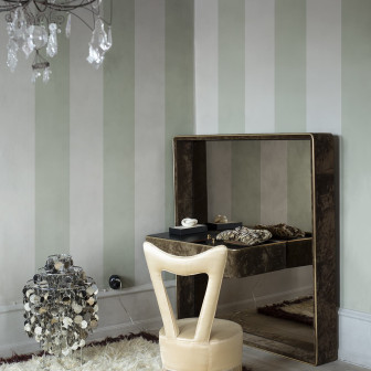 Tapet cu dungi verzi într-un decor interior elegant