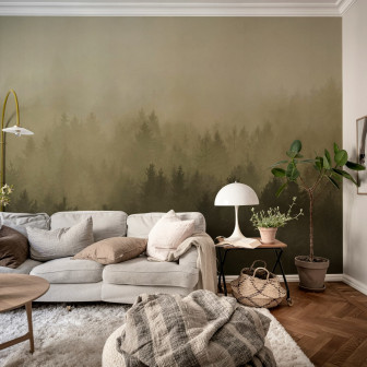 Fototapet cu o pădure cețoasă în tonuri de maro, într-o cameră de zi.