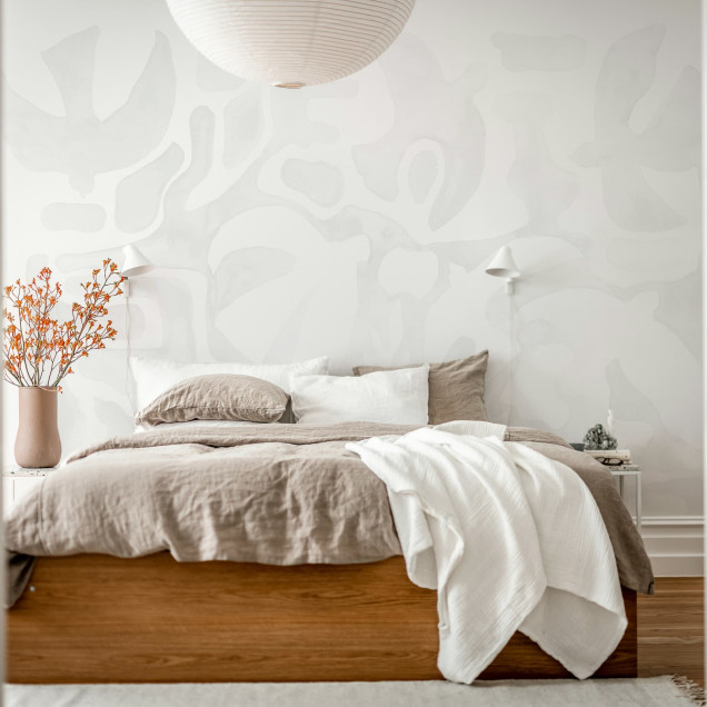 Tapet cu forme abstracte în living modern