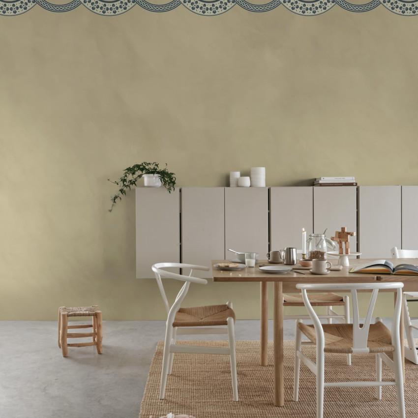 Tapet bej cu model împletit într-un dormitor elegant