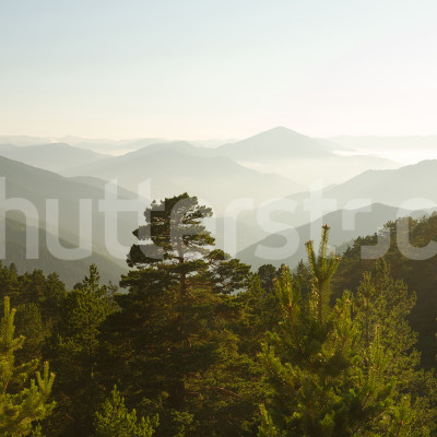 Fototapet cu peisaj montan senin