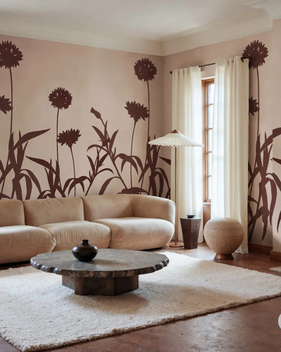 Living modern cu fototapet floral grafic în nuanțe de roz pe perete