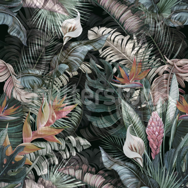 Fototapet cu frunze de junglă în nuanțe de verde închis, cu flori tropicale roz și portocalii.
