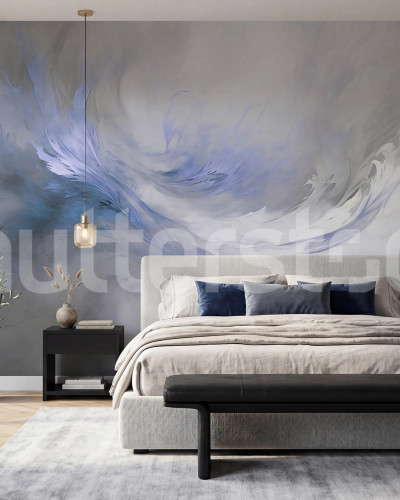Fototapet cu un design abstract fluid în nuanțe de albastru și gri, cu elemente ce amintesc de fum sau apă, într-un dormitor modern.