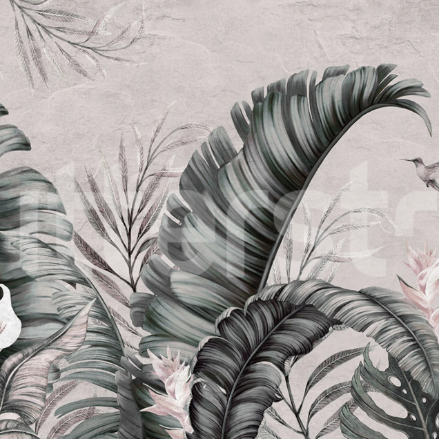 Tapet cu frunze tropicale luxuriante pe un fundal roz pudrat, ilustrând o scenă calmă și elegantă.