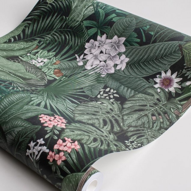 Tapet Furada Sage cu design tropical luxurios.