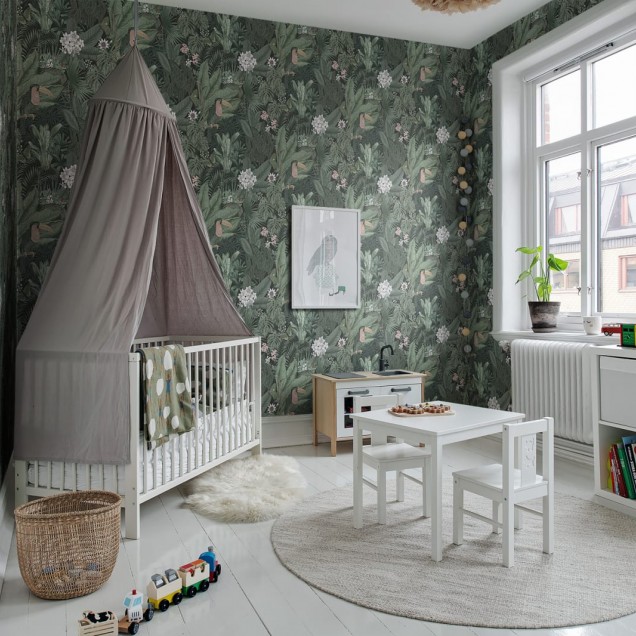Tapet Furada Sage cu design tropical luxurios.