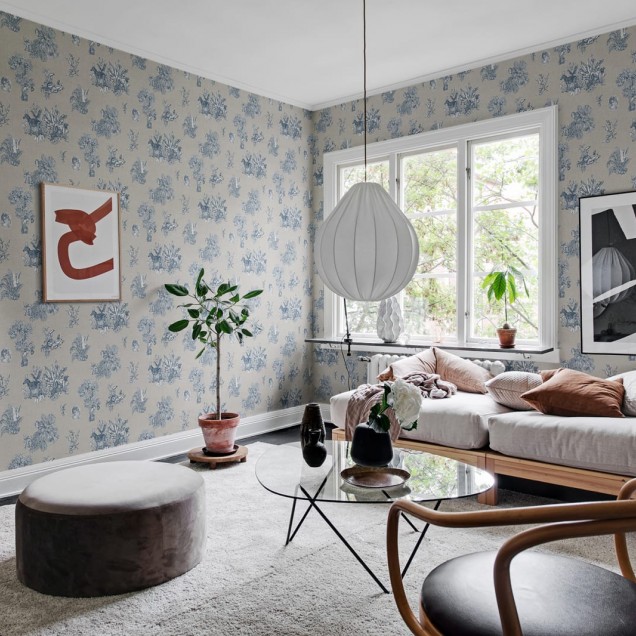 Imagine cu un tapet minimalist cu un model natural.