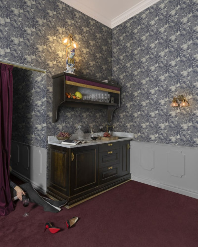 Tapet Saint Sebastian, Slate, cu un design elegant și sofisticat. Imaginea sa cu arbori în tonuri de gri creează un ambient relaxant și modern.