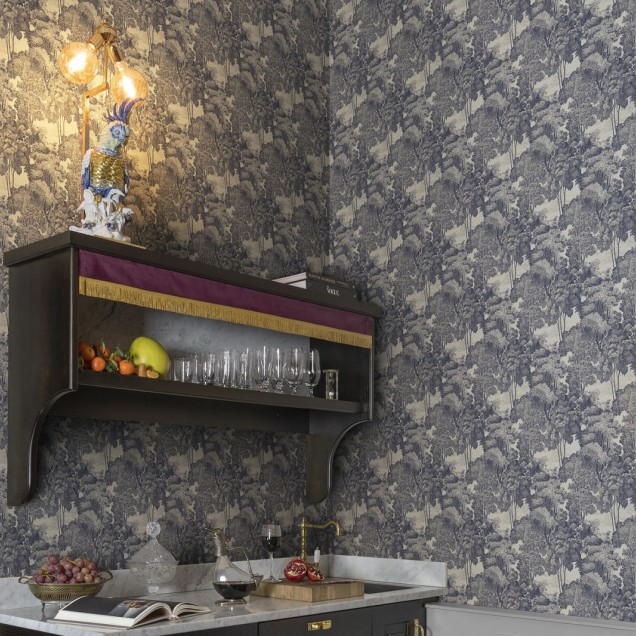 Tapet Saint Sebastian, Slate, cu un design elegant și sofisticat. Imaginea sa cu arbori în tonuri de gri creează un ambient relaxant și modern.