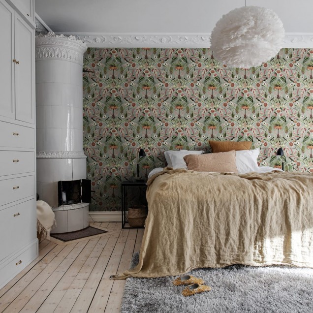 Tapet verde cu design tropical, cu flori, frunze si pasari