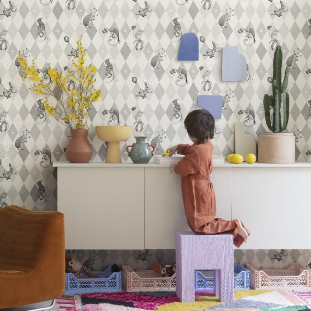 Tapet Rebel Walls RBW-T-R18043. Conține culorile: Alb, Alb Pur, Aluminiu, Aluminiu-Alb, Gri, Gri Quartz, Albastru, Albastru Safir, Roz, Roz Antic