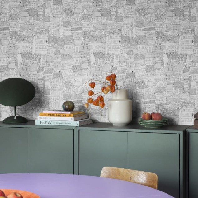 Tapet pentru copii, Dream Town, Graphite, cu design minimalist, culori neutre si model repetitiv al caselor.