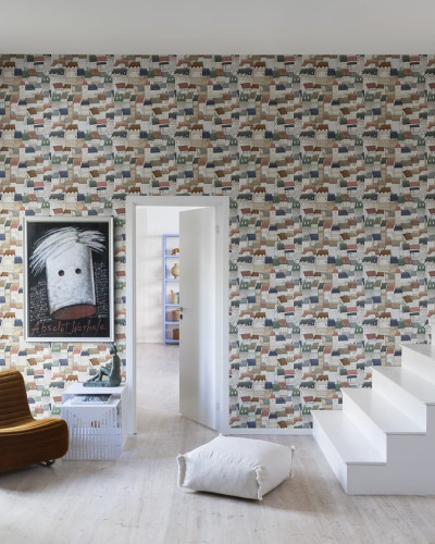 Tapet pentru copii, Dream Town, Fall, cu un design unic, cu case mici, perfecte pentru a stimula imaginația. Culorile calde și vibrante creează o atmosferă optimistă și relaxantă.