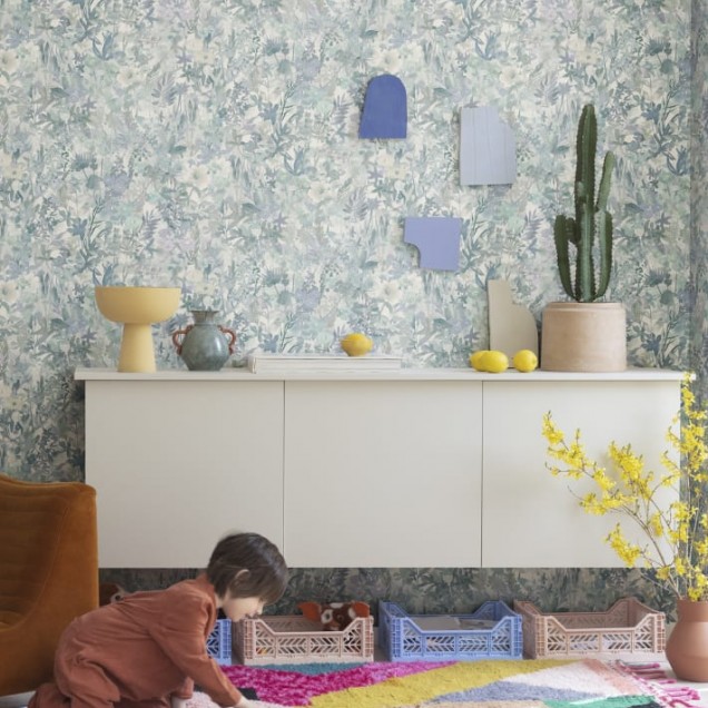 Tapet pentru copii cu flori delicate, albastru-verzui.