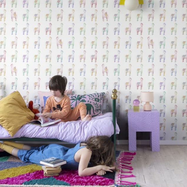 Tapet pentru copii cu alpacas colorate, design vesel si unic, 5 mp / rola.