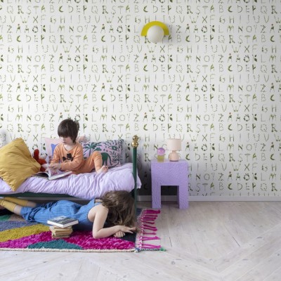 Tapet floral cu litere, perfect pentru camera copiilor