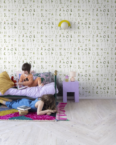 Tapet floral cu litere, perfect pentru camera copiilor