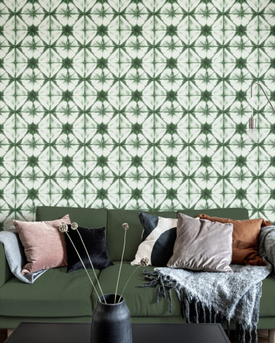 Tapet Tie Dye Kaleidoscope cu design geometric verde, perfect pentru living sau dormitor.