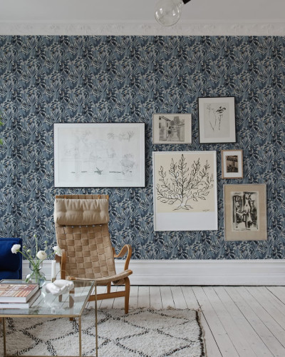 Tapet Birds of Paradise, Nightfall de la Rebel Walls, cu un design exotic inspirat de frunzele tropicale